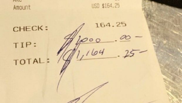 
	Bacsis de 1000 de dolari la o consumatie de 164! Un sportiv a facut impresie la restaurant: &quot;Nu mi-a venit sa cred!&quot; Reactia fabuloasa a chelneritei
