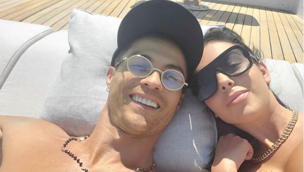 Cristiano Ronaldo si-a scos iubita la o plimbare cu iahtul de MILIOANE. Georgina i-a raspuns cu un mesaj de amor SUCULENT_1