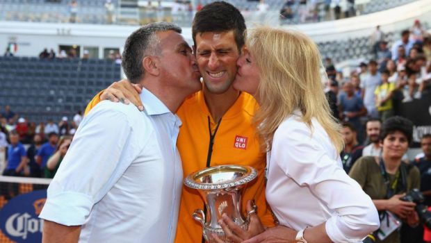 Mama si tata sar in ajutorul &quot;copilului&quot; Novak Djokovic | &quot;E evident ca lumea are ceva personal cu fiul meu&quot;&nbsp;
