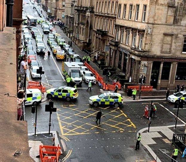TEROARE in Glasgow! Ianis si colegii de la Rangers, sfatuiti sa ramana in case! 3 oameni au fost injunghiati dupa un atentat cumplit!_1