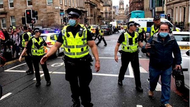 TEROARE in Glasgow! Ianis si colegii de la Rangers, sfatuiti sa ramana in case! 3 oameni au fost injunghiati dupa un atentat cumplit!_2
