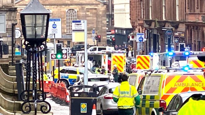 TEROARE in Glasgow! Ianis si colegii de la Rangers, sfatuiti sa ramana in case! 3 oameni au fost injunghiati dupa un atentat cumplit!_3