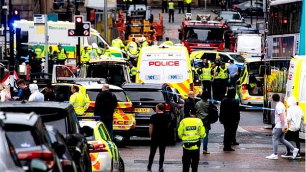 TEROARE in Glasgow! Ianis si colegii de la Rangers, sfatuiti sa ramana in case! 3 oameni au fost injunghiati dupa un atentat cumplit!_4