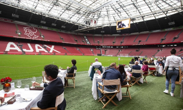 O idee care face toti banii! Ajax sa-si aduca suporterii inapoi pe stadion! In ce au transformat olandezii Arena 'Johan Cruyff'!_2