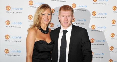 
	Legenda lui Manchester United care trece printr-o CRIZA conjugala. Despartire-soc dupa 27 de ani de relatie!

