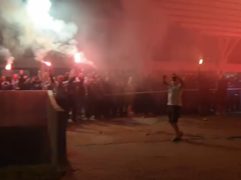 SCENE INCREDIBILE la Craiova in miezul noptii! Jucatorii au fost asteptati de SUTE de ultrasi in fata stadionului! Ce a urmat
