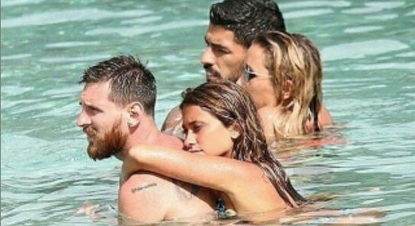 Atacul Barcelonei s-a mutat la Ibiza! Leo Messi si Luis Suarez isi fac vacanta impreuna. Sotiile Antonella si Sofia sunt nelipsite!_1