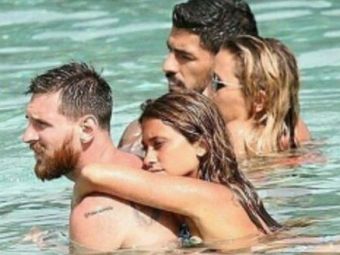 
	Atacul Barcelonei s-a mutat la Ibiza! Leo Messi si Luis Suarez isi fac vacanta impreuna. Sotiile Antonella si Sofia sunt nelipsite!
