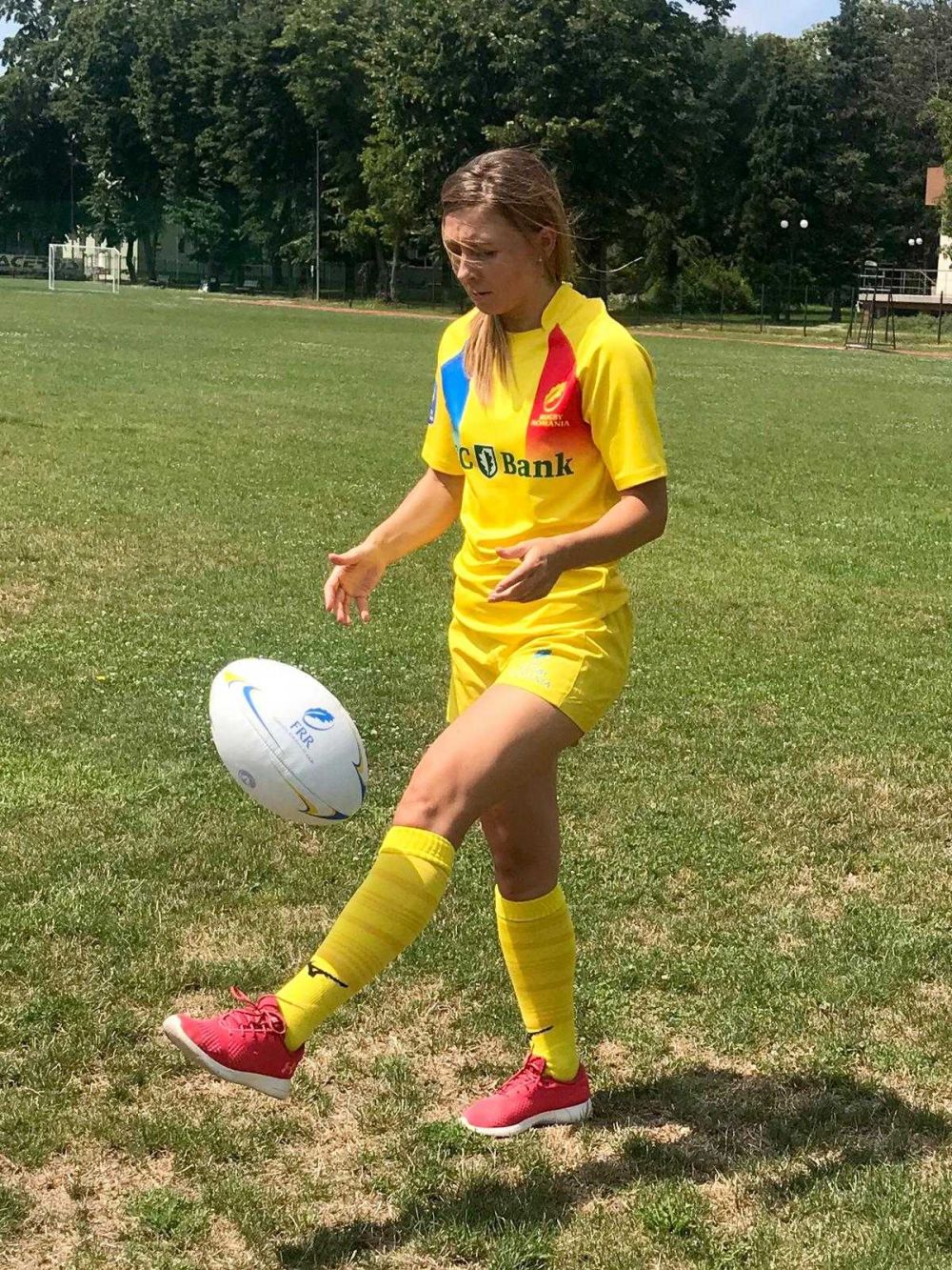 Ea e 'diriga' din nationala de rugby a Romaniei! Si-a mintit parintii ca face handbal ca sa poata merge la antrenamente! GALERIE FOTO_4