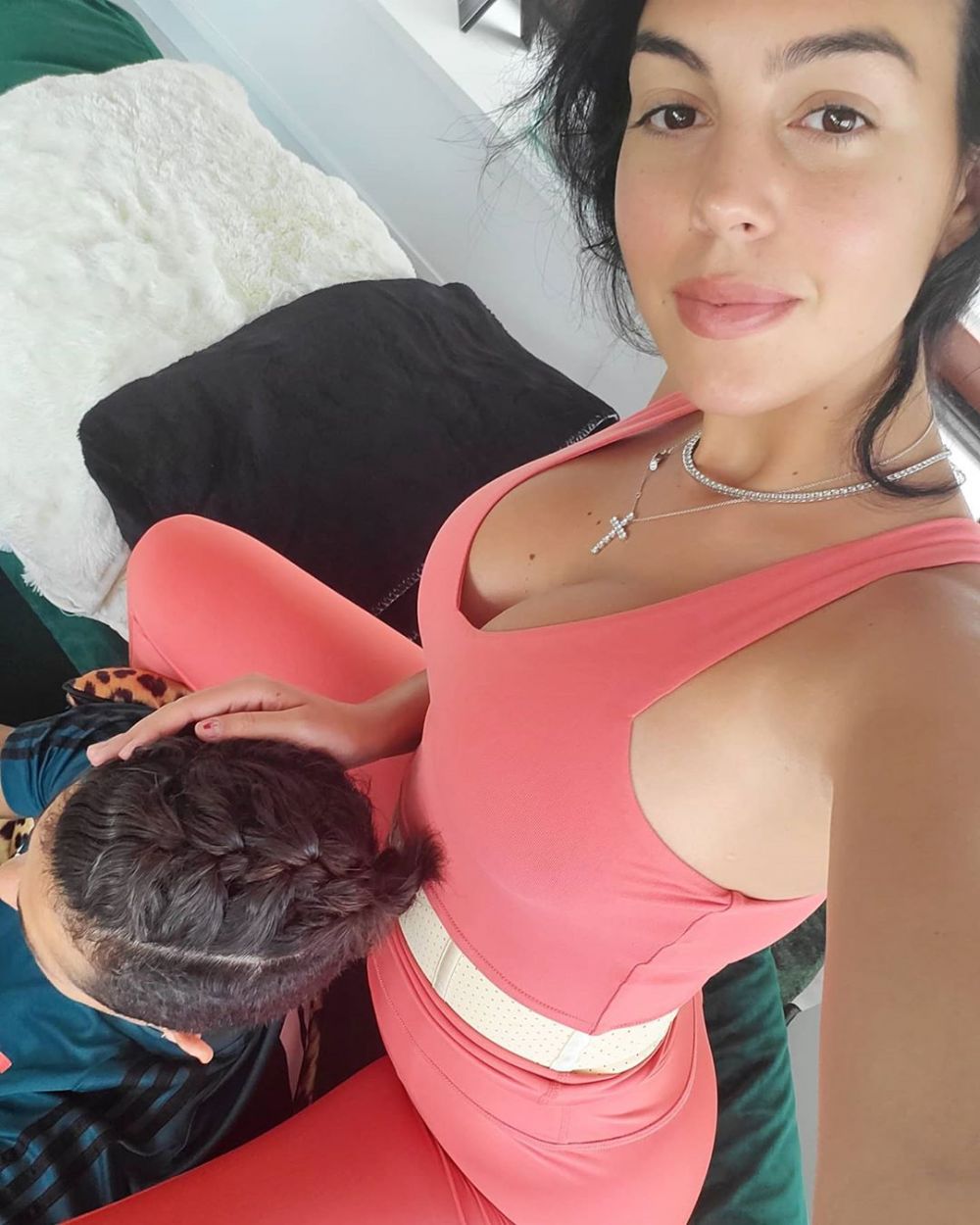 Postarea si MILIOANELE pentru Georgina Rodriguez! Aparitie SEXY in BAIE: cum a fost surprinsa iubita lui Ronaldo_7