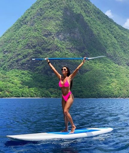Nicole Scherzinger si-a testat adrenalina in PARADISUL din Caraibe. Lectie de PADDLEBOARDING in BIKINI. Aparitie INCENDIARA a artistei americane_2