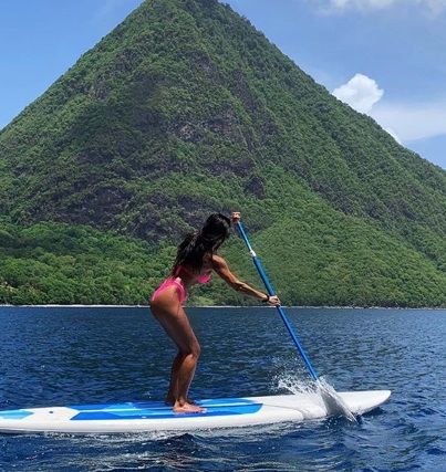 Nicole Scherzinger si-a testat adrenalina in PARADISUL din Caraibe. Lectie de PADDLEBOARDING in BIKINI. Aparitie INCENDIARA a artistei americane_3