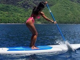 
	Nicole Scherzinger si-a testat adrenalina in PARADISUL din Caraibe. Lectie de PADDLEBOARDING in BIKINI. Aparitie INCENDIARA a artistei americane

