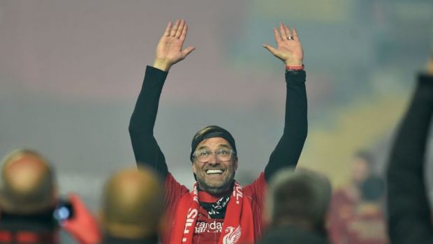 
	Klopp, desemnat antrenorul sezonului in Premier League! Ce jucatori de la Liverpool s-au remarcat in sezonul in care echipa a dominat tot!
