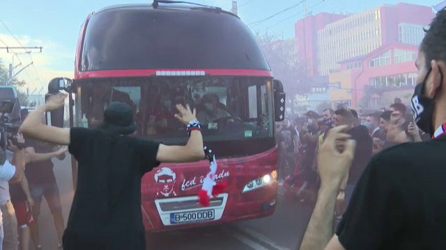 Momente IREALE in fata National Arena! Ultrasii lui Dinamo au venit in fata autocarului! Ce i-au cerut lui Multescu_19