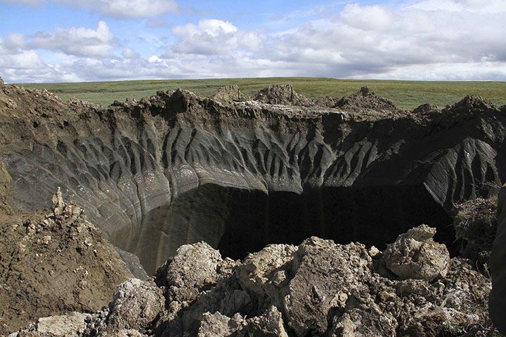 A aparut de NICAIERI dupa o explozie misterioasa! Craterul de 50 de metri adancime care a SOCAT planeta_2