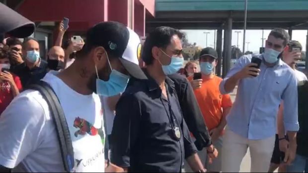
	Luis Suarez a ajuns in Italia! Atacantul uruguayan isi va da examenul care ii permite sa plece de la Barcelona
