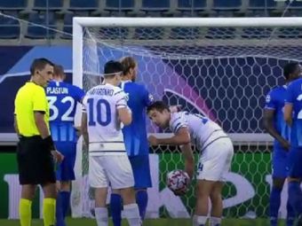 
	In Champions League, ca-n curtea scolii! :)) Cum au decis doi fotbalisti de la Dinamo Kiev cine executa o lovitura libera in meciul cu Gent
