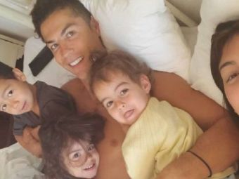 
	Cristiano Ronaldo este GREU DE PUPAT! Cine i-a furat un sarut superstarului sub privirile iubitei Georgina! Imaginile care au topit inimile fanilor
