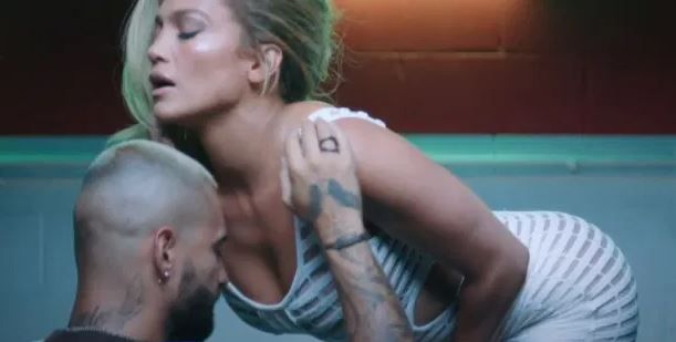 BOMBA SEXY la 51 de ani! Jennifer Lopez a aruncat in aer internetul cu noul videoclip! Ipostaze si tinute FIERBINTI pentru colaborarea cu Maluma_3