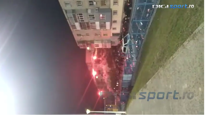 FOTO | Scandal URIAS la Severin la finalul meciului FC U Craiova - Rapid! Suporterii s-au batut cu jandarmii_5