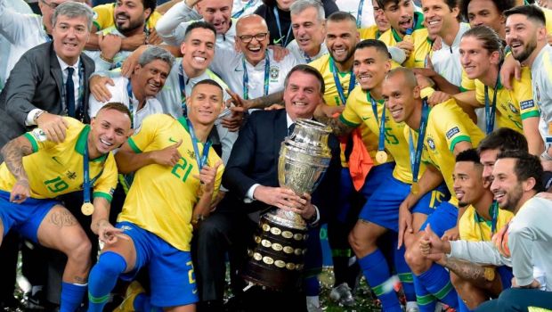 
	Presedintele Bolsonaro, in razboi cu ultrasii echipelor de fotbal din Brazilia!&nbsp;Motivul ultimului conflict e unul incredibil
