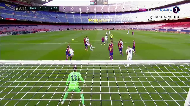 VAR a dat penalty pentru Real! Ce s-a intamplat la faza care i-a infuriat pe fanii Barcelonei_11