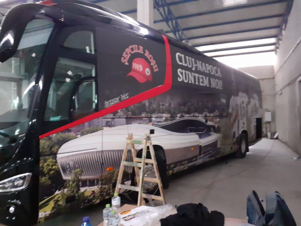 Imagini SPECTACULOASE cu noul autocar al lui U Cluj! Cum poate arata bijuteria cu care se vor deplasa fotbalistii _8