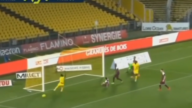 
	VIDEO | Ratarea sezonului in fotbalul mondial! Un fotbalist al lui Nantes nu a putut sa inscrie din 3 m cu poarta goala!
