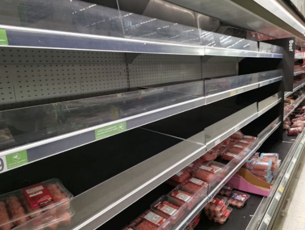 FOTO | Nu din nou!!! Rafturile supermarketurilor se golesc in Marea Britanie dupa ce prim-ministrul a anuntat carantina: "Este o nebunie!"_4