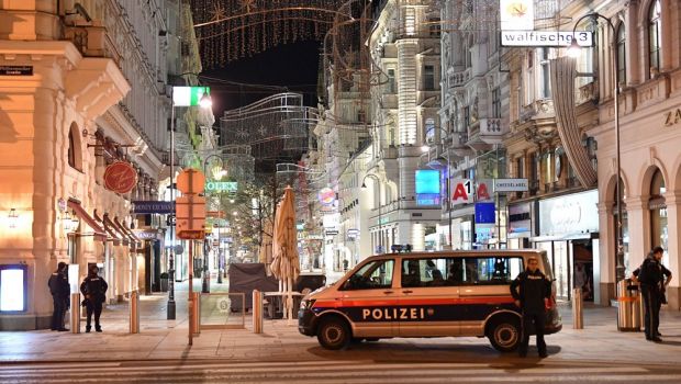 
	Ei sunt eroii atacului terorist din Viena! S-au aruncat in fata gloantelor pentru a salva doua persoane grav ranite! Atentie: detalii cu impact emotional

