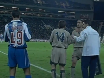
	Au trecut 17 ani de la momentul care a schimbat fotbalul! Pe 16 noiembrie 2003, Lionel Messi juca primul meci la Barcelona
