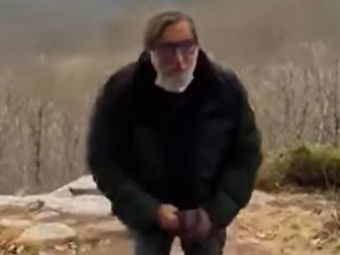 
	VIDEO Doua turiste au urcat pe varful muntelui FARA MASCA. E SCANDALOS cum au fost pedepsite de un barbat iesit din minti
