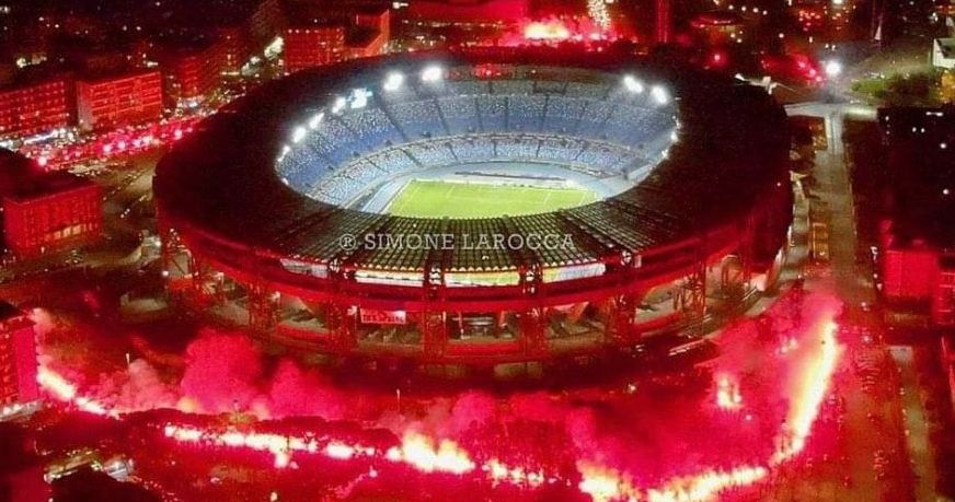 Atmosfera INCENDIARA la propriu! Fanii lui Napoli au facut spectacol, iar fotbalistii i-au adus un omagiu special lui Maradona_12
