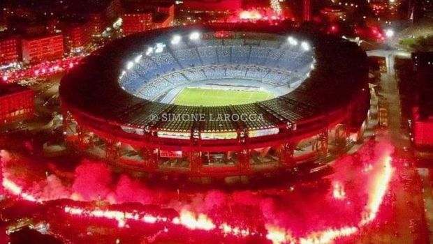
	Atmosfera INCENDIARA la propriu! Fanii lui Napoli au facut spectacol, iar fotbalistii i-au adus un omagiu special lui Maradona
