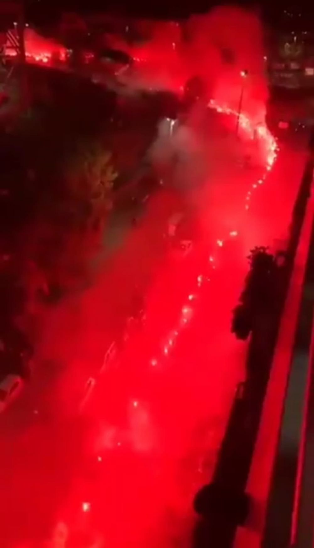 Atmosfera INCENDIARA la propriu! Fanii lui Napoli au facut spectacol, iar fotbalistii i-au adus un omagiu special lui Maradona_9