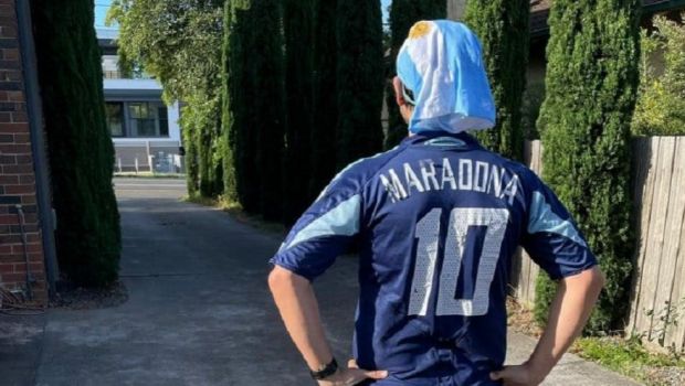 
	Cel mai ORIGINAL omagiu adus lui Maradona! Ce a facut un argentinian inspirat de golurile lui D10S
