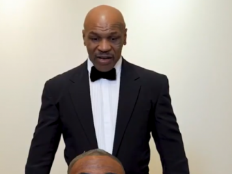 
	Mike Tyson l-a muscat de ureche pe Roy Jones chiar inaintea partidei! :) Ultima aroganta a boxerului inaintea marii lupte
