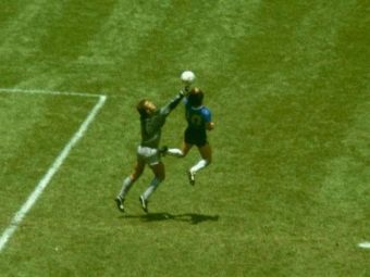
	Costa o AVERE acum! La cat este evaluat tricoul lui Maradona de la meciul contra Angliei din 1986! Cine il detine in acest moment
