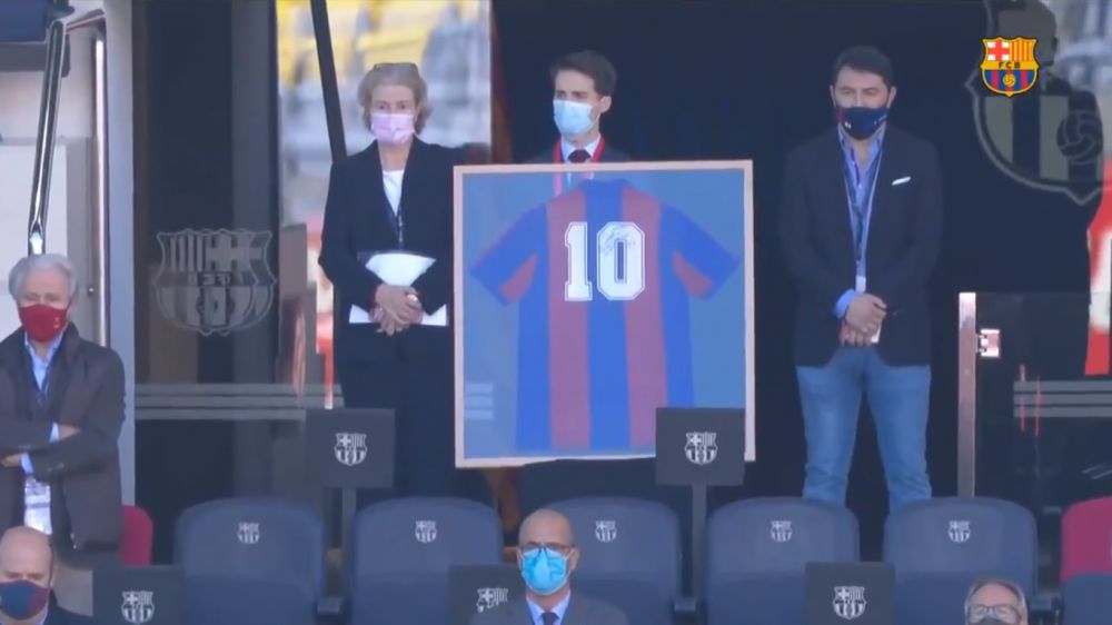Messi, cu ochii in lacrimi la momentul de reculegere pentru Maradona! Catalanii au avut un mesaj special pentru Diego _2