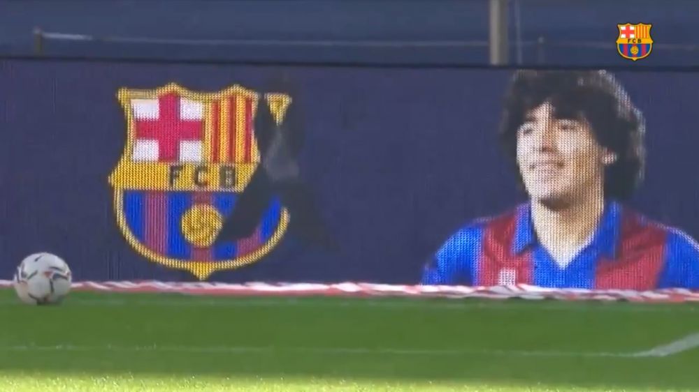 Messi, cu ochii in lacrimi la momentul de reculegere pentru Maradona! Catalanii au avut un mesaj special pentru Diego _3