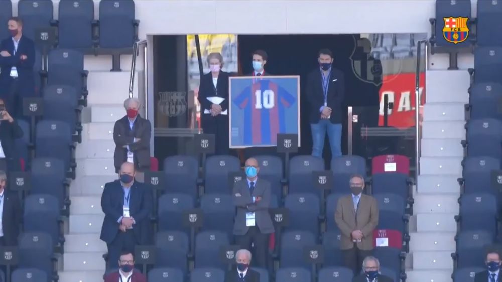 Messi, cu ochii in lacrimi la momentul de reculegere pentru Maradona! Catalanii au avut un mesaj special pentru Diego _4