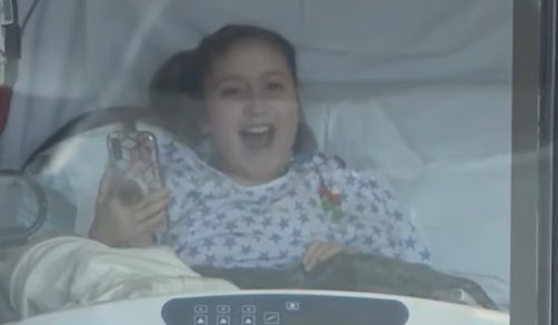 
	VIDEO Surpriza pentru fetita de 11 ani care a trecut prin 47 de operatii. Ce s-a intamplat la a 48-a interventie
