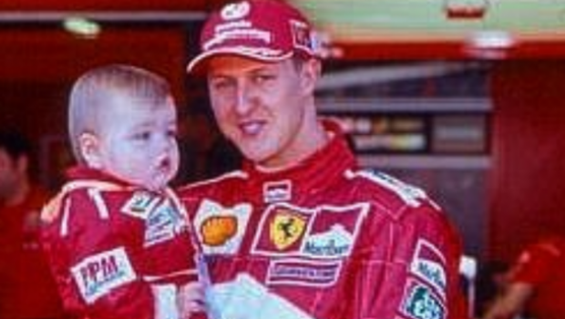 
	Ii calca pe urmele tatalui sau! Mick Schumacher va pilota in Formula 1 incepand de anul urmator! Acesta ii va lua locul chiar lui Romain Grosjean
