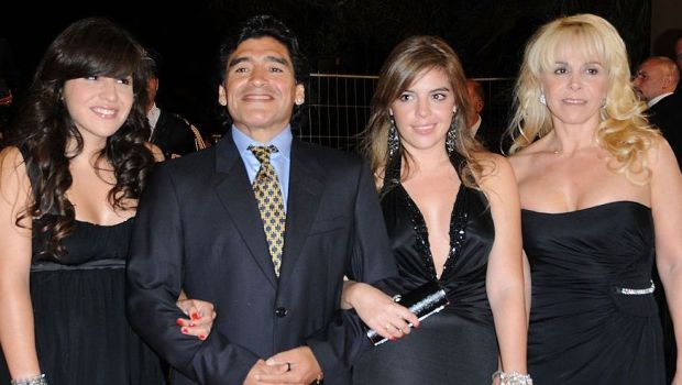 
	Lovitura INCREDIBILA pentru fosta sotie si fiicele lui Maradona! Femeile nu apar in testament! Motivul din spatele deciziei socante
