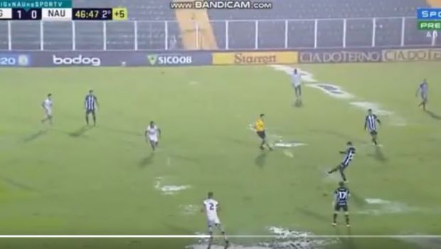 
	VIDEO | BOMBA din VOLEU de la peste 70 de metri!!! S-a marcat golul anului in fotbal?! Cum a fost posibil
