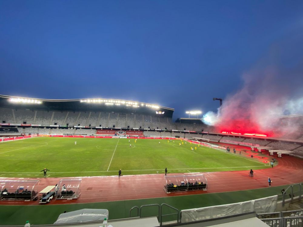 Spectacolul pirotehnic de pe Cluj Arena a fost penalizat! Ce amenda a primit "U" Cluj in urma tortelor aprinse pe stadion_1