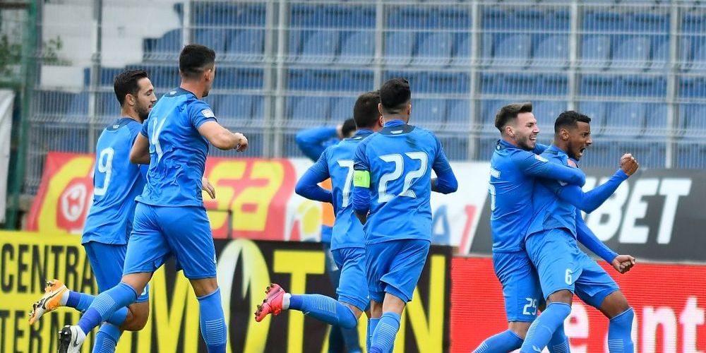 Hermannstadt 3-2 FC Voluntari | Prima victorie dupa 7 meciuri pentru Sibiu! NEBUNIE in final: toti jucatorii au SARIT pe Albes dupa golul din minutul 89 _6