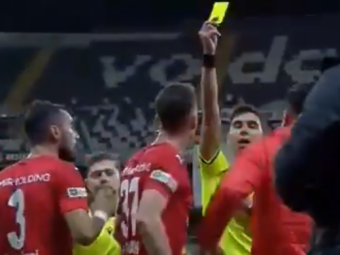
	Scene NEBUNE in Turcia! Un fotbalist de la Sivasspor i-a aratat pe telefon unui arbitru ca a gresit la o faza! Ce a urmat este de NEIMAGINAT!
