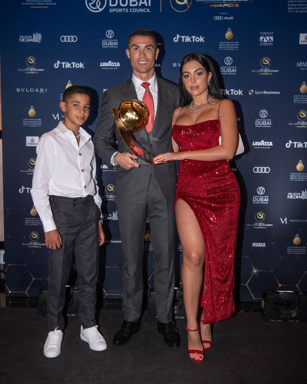 Ceasul lui Cristiano Ronaldo despre care vorbeste toata planeta! Bijuteria de 1.5 milioane de euro cu care a mers la gala Globe Soccer Awards_4